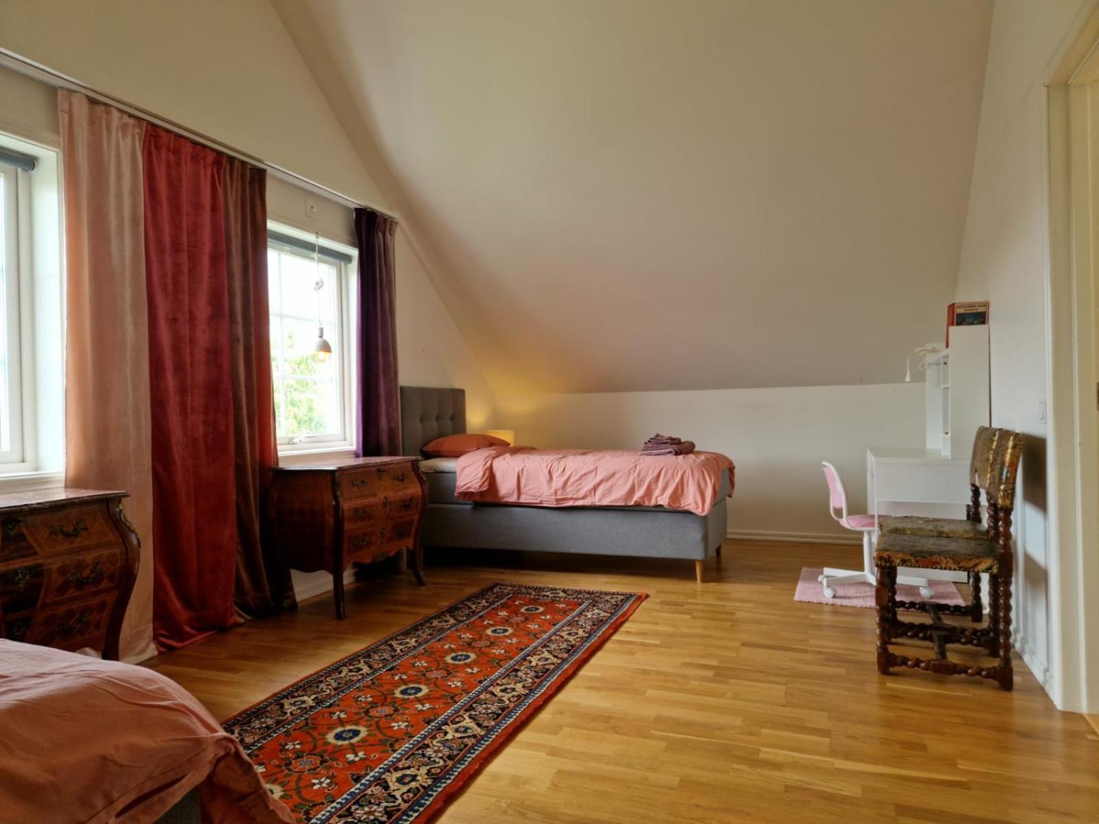 Lila Rummet - Rum Naera Bad Och Centrum, 1 Tr Upp - Saengklaeder & Handdukar Ingar Färjestaden Exterior foto