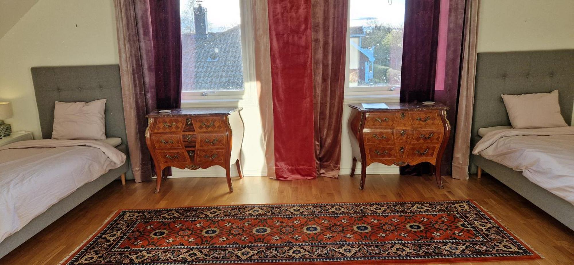 Lila Rummet - Rum Naera Bad Och Centrum, 1 Tr Upp - Saengklaeder & Handdukar Ingar Färjestaden Exterior foto